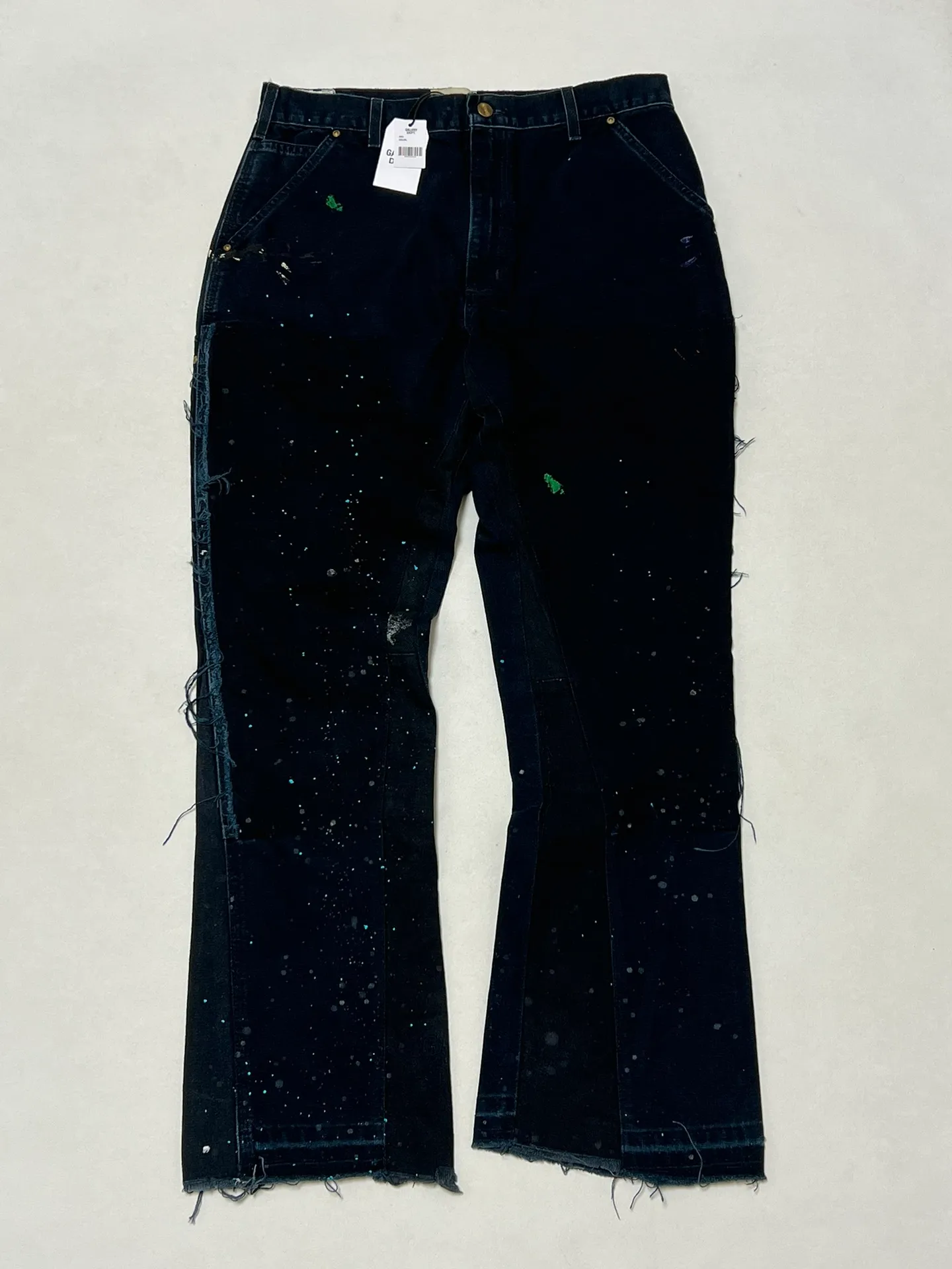 More details GALLERY DEPT. LA FLARE CARPENTER PANTS The first generation of paint-splashed and ink-washed flared logging trousers. Carhartt base plate modified overalls. Blue and black S-XL large-area paint-splashed ink. Full set of original copper hardware. Deconstructed and modified version of Carhartt trousers. Rewashed and distressed. VINTAGE texture is perfect.